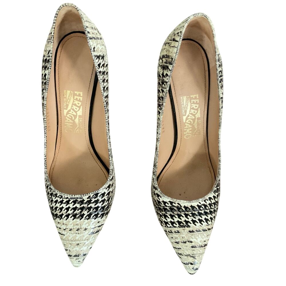Salvatore Ferragamo “Susi” pointed toe leather pump sz 9.5